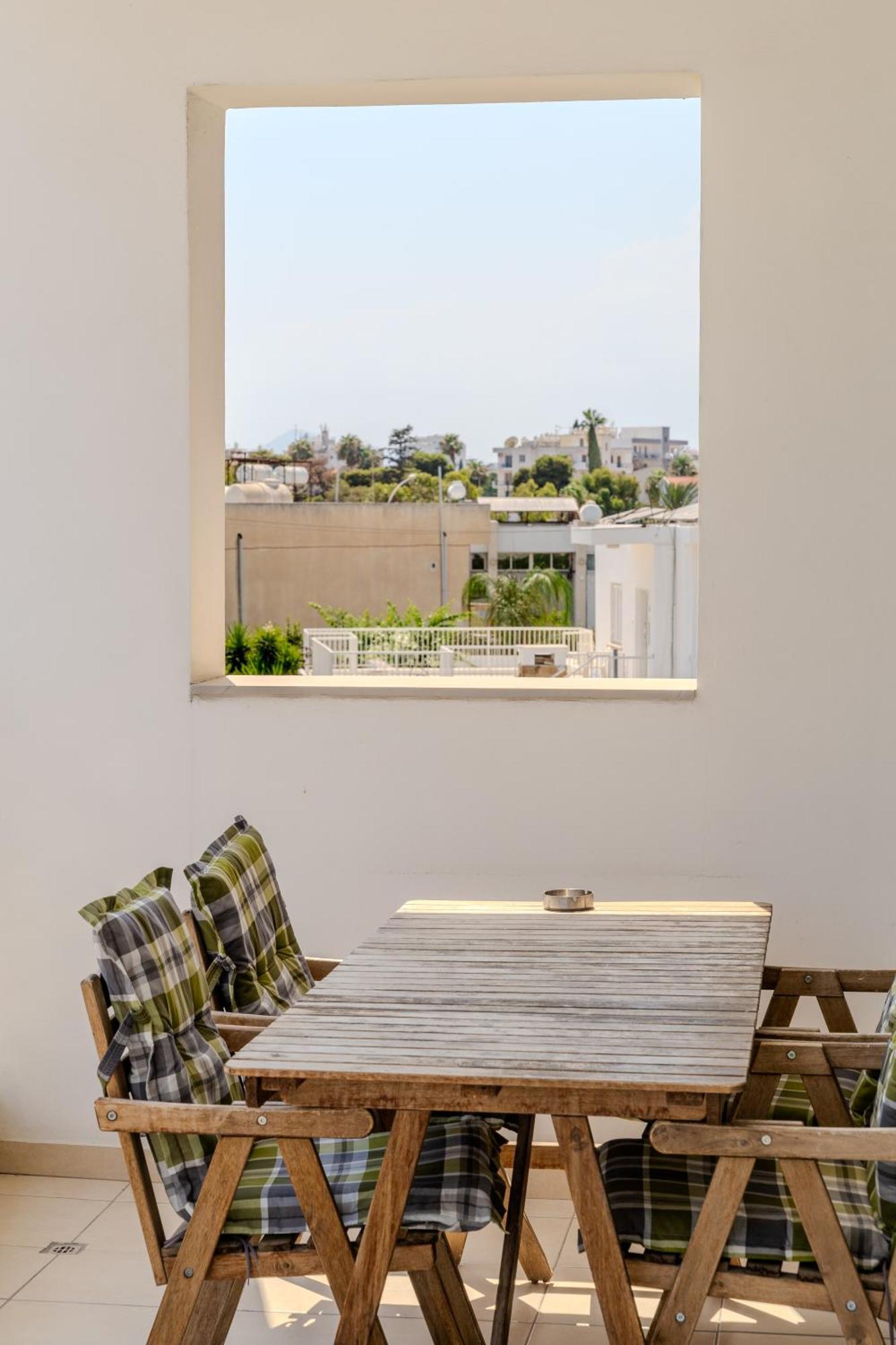 Blue Dawn Center Flat Apartamento Larnaca Exterior foto